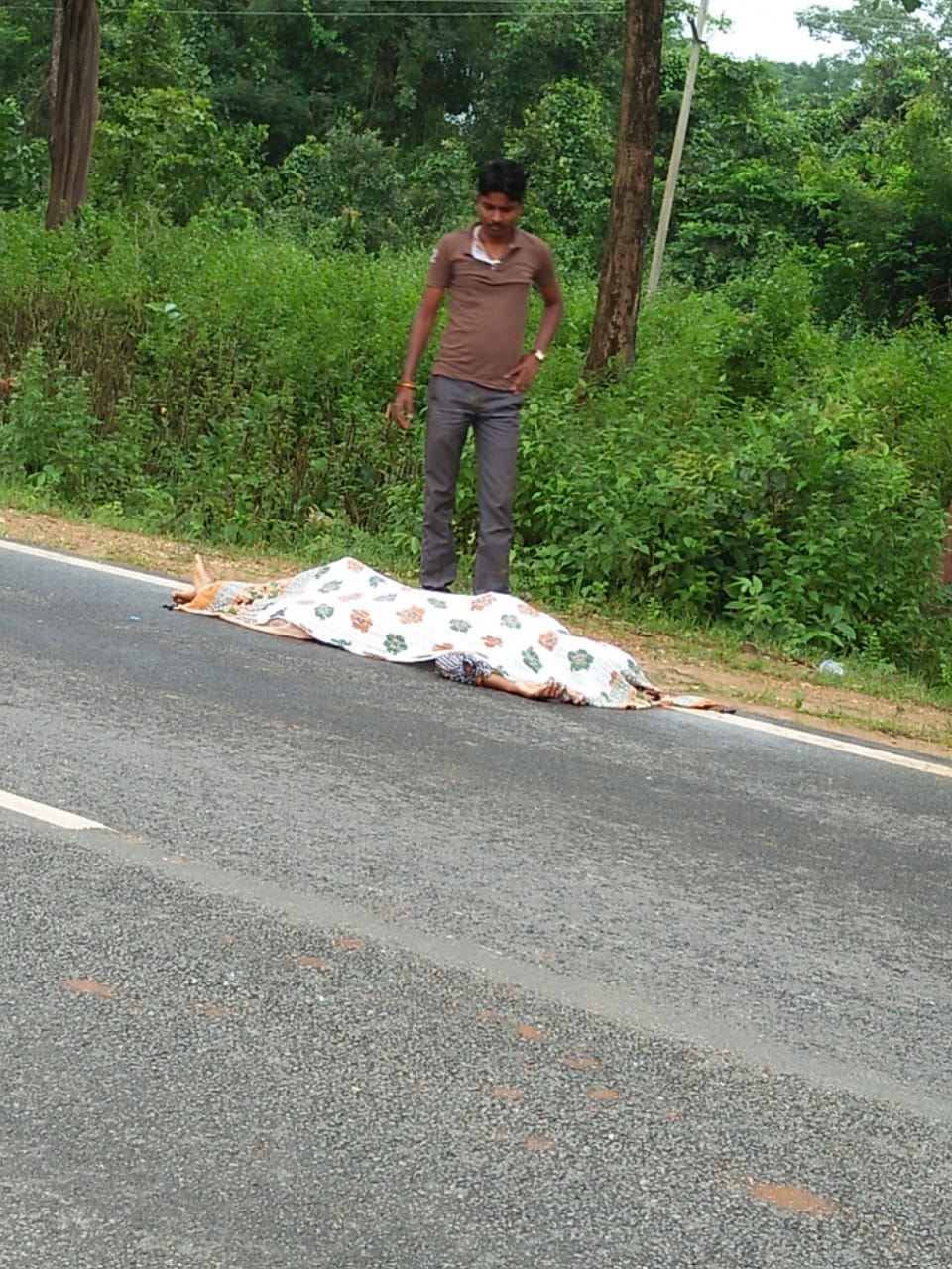 बीजापुर हाइवे पर सड़क पार कर रहे युवक की वाहन की चपेट में आने से हुई मौत