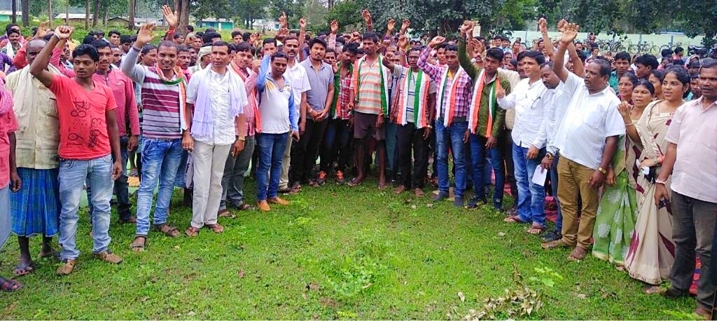 विधायक आदर्श-ग्राम जांगला में भाजपा के 5 सक्रिय कार्यकर्ता कांग्रेस में शामिल, 2 दिनों में 22 ने छोड़ा भाजपा का साथ