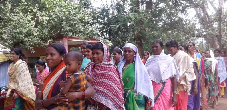 चित्रकोट विधानसभा उपनिर्वाचन: ग्रामीण महिलाओं ने ली शतप्रतिशत मतदान कराने की शपथ, निकाली जागरूकता रैली