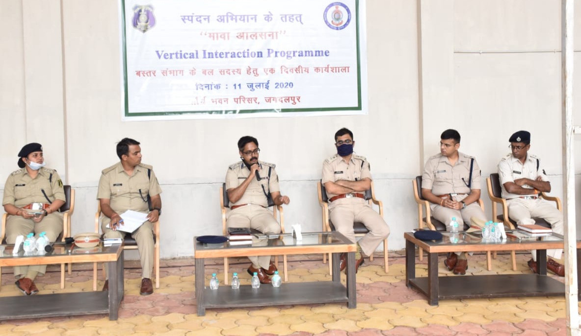 बस्तर पुलिस ने किया स्पंदन अभियान के तहत् “मावा आलसना” कार्यक्रम का आयोजन, स्थानीय गोंडी भाषा में “मावा आलसना” का मतलब है – हमारा विचार