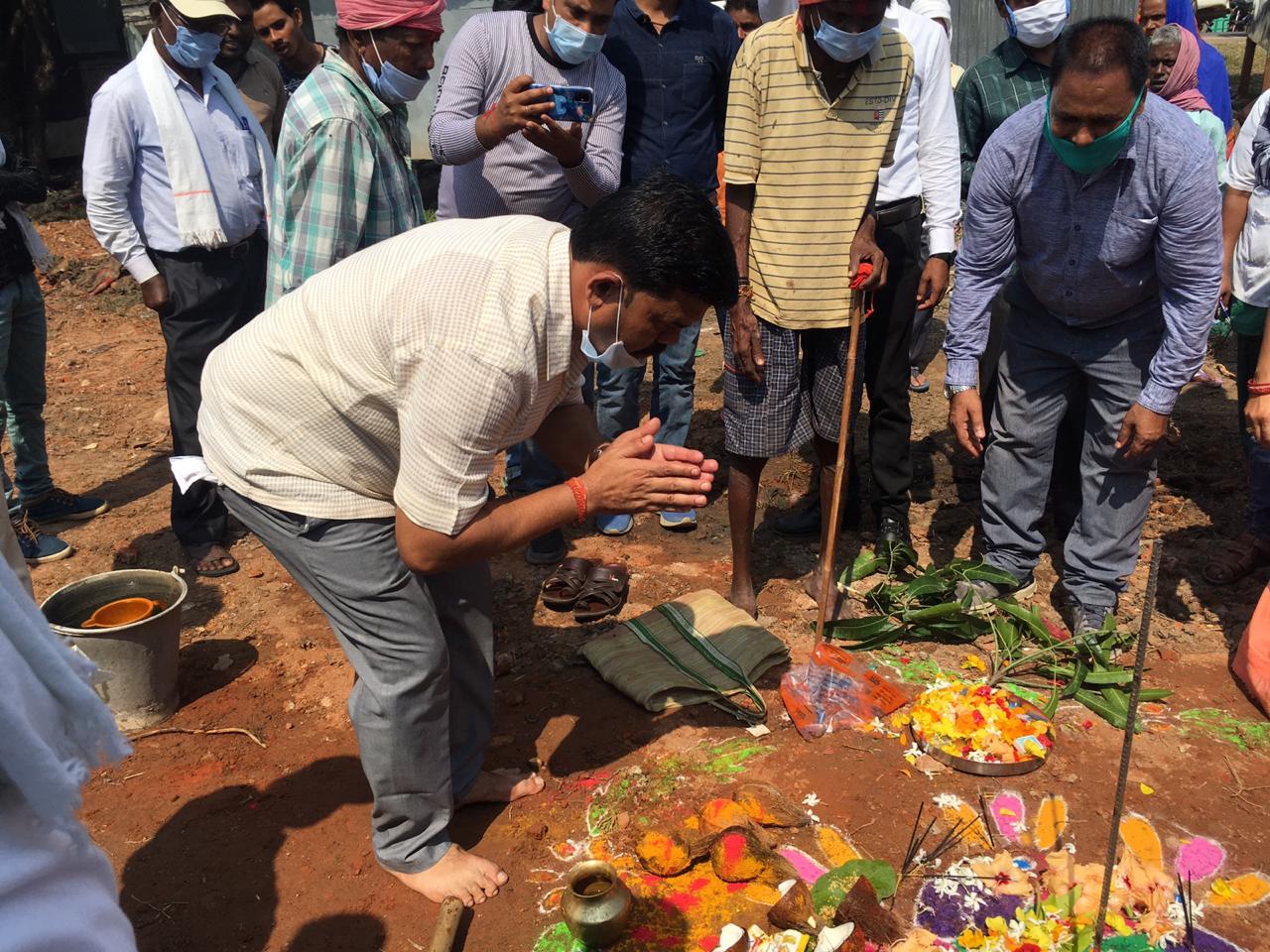 मद्देड में बनेगा नवीन अस्पताल भवन, विधायक विक्रम मंडावी ने किया भूमिपूजन व भोपालपटनम ब्लॉक के मद्देड में किया बिहान बाज़ार का शुभारंभ