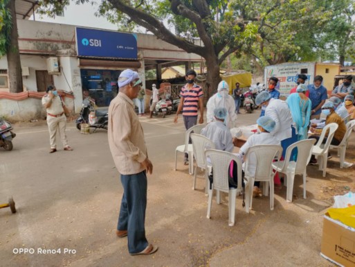 जगदलपुर शहर में बढ़ाई गई सख़्ती, 02 बजे के बाद बेवजह घूमने वालों से प्रशासन ने लिया जुर्माना व कराया कोरोना टेस्ट