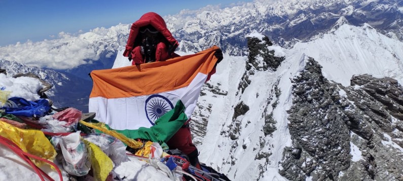 “बस्तर-माटी की गूँज” पहुंची माउंट एवरेस्ट, ‘नैना सिंह धाकड़’ के जज़्बे को सलाम, छत्तीसगढ़ के इतिहास में जोड़ा नया अध्याय, एवरेस्ट फतह करने वाली नवगठित छ.ग. की पहली महिला बनीं नैना, देखें वीडियो..