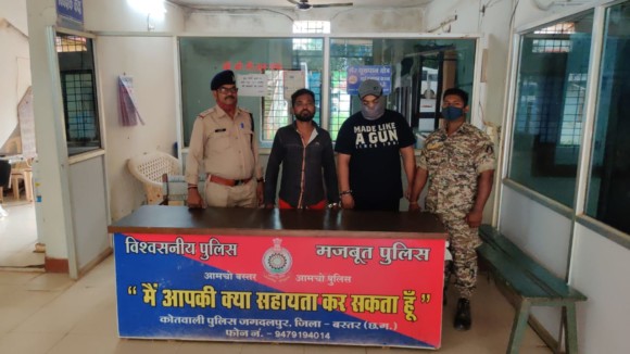 गुण्डा प्रवृत्ति के आदतन अपराधी को पुलिस ने किया गिरफ्तार, लूट के बाद आठ महीनों से थी पुलिस को तलाश