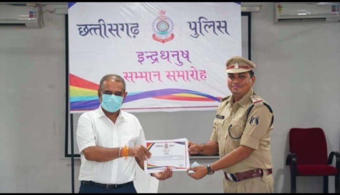 कोतवाली पुलिस जगदलपुर का इन्द्रधनुष पुरस्कार से सम्मान, 14 अधिकारियों-कर्मचारियों को ‘पुलिस महानिदेशक’ द्वारा प्रशस्ति पत्र देकर किया गया सम्मानित