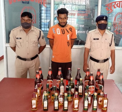 पान-मसाले के झोले से निकली शराब, परपा पुलिस ने आरोपी को किया गिरफ्तार, हजारों का शराब जप्त