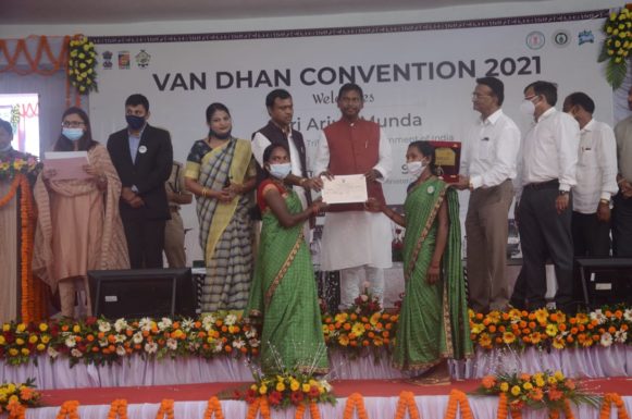 ट्राईफेड के वनधन सम्मेलन में शामिल हुए केंद्रीय जनजाति मंत्री ‘अर्जुन मुण्डा’, वनधन विकास केंद्रों को दिया पुरस्कार