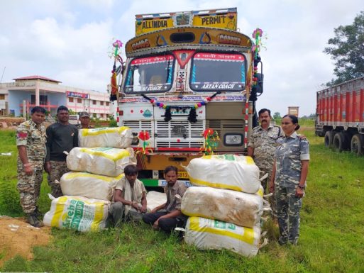 गांजे के नशे का बस्तर से नाश करने पुलिस प्रतिबद्ध, छ: क्विंटल से अधिक गांजे से भरे ट्रक समेत 02 गिरफ्तार