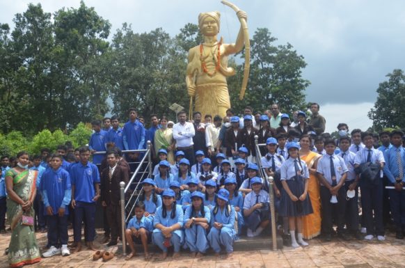 आजादी के अमृत महोत्सव कार्यक्रम में वीर गुण्डाधूर को किया गया नमन, बस्तर की संस्कृति, परंपरा और धरोहरों की स्कूली बच्चों को दी गई जानकारी