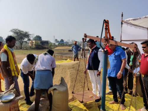 धान खरीदी समर्थन मूल्य पर हुई शुरू, ‘बाबू सेमरा धान खरीदी केंद्र’ का संसदीय सचिव ने किया शुभारंभ