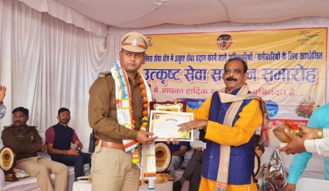 उत्कृष्ट सम्मान समारोह में सम्मानित हुई बस्तर व उड़ीसा पुलिस की जांबाज़ टीम, एसपी ने की टीम लीड करने वाले टीआई ‘धनंजय सिन्हा’ की सराहना