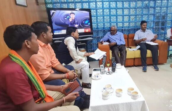 क्षेत्र की जनसमस्याओं को लेकर NMDC के GM से मिले भाजपा नेता मुड़ामी