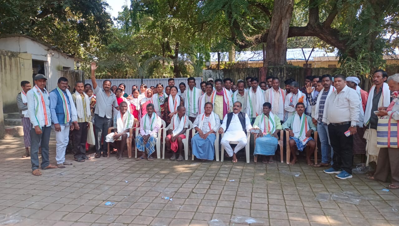 बविप्रा अध्यक्ष व विधायक लखेश्वर बघेल की कार्यशैली से प्रभावित 55 ग्रामीणों ने थामा कांग्रेस पार्टी का दामन