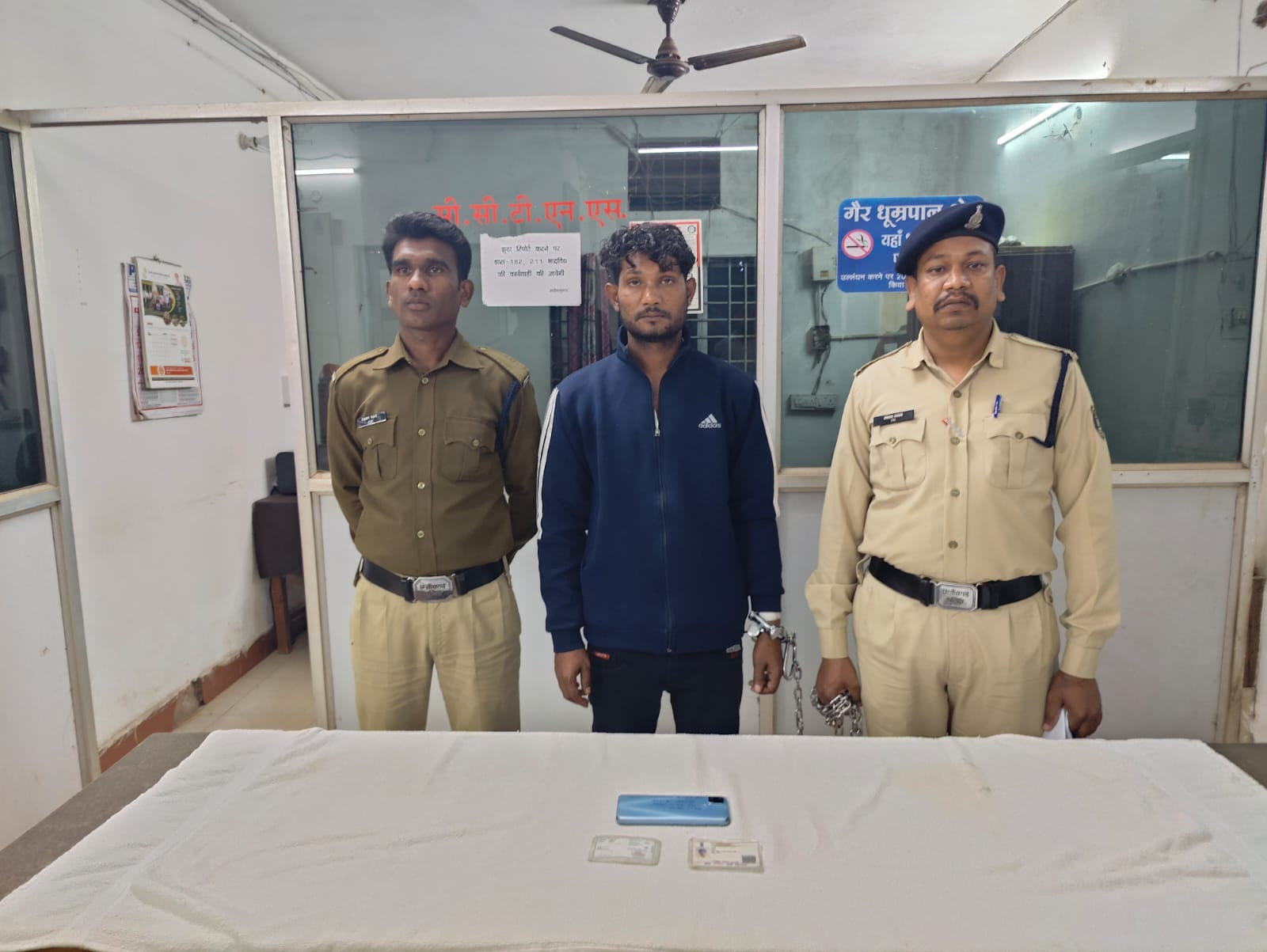 टेलीफोनिक फ्रॉड मामलों पर बस्तर पुलिस का एक्शन मोड : फर्नीचर खरीदने के नाम पर 75 हजार की ठगी, आरोपी हरियाणा से गिरफ्तार 