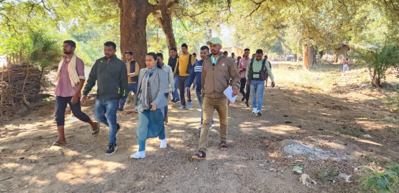 शासन की योजनाओं को जन-जन तक पहुँचाने गंजेनार पहुँची जिपं अध्यक्ष, ग्रामीणों ने बताई अपनी समस्या, तुलिका ने दिलाया निराकरण का भरोसा