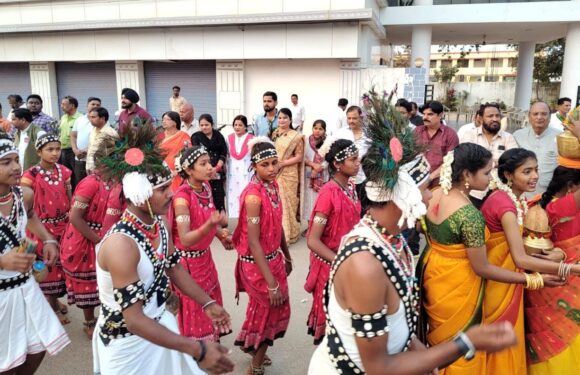 बालाजी भगवान की शोभायात्रा का राजीव भवन के सामने कांग्रेसियों ने किया भव्य स्वागत