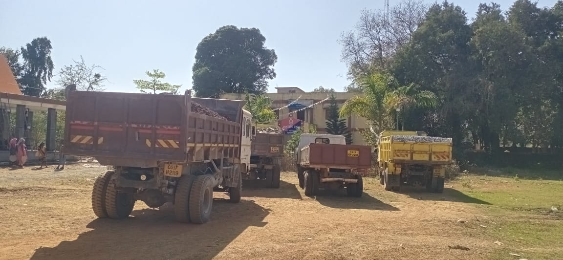 अवैध परिवहन पर खनिज विभाग की ताबड़तोड़ कार्रवाई : चूना पत्थर और मुरूम का परिवहन करते तीन टिप्पर और दो हाईवा जब्त