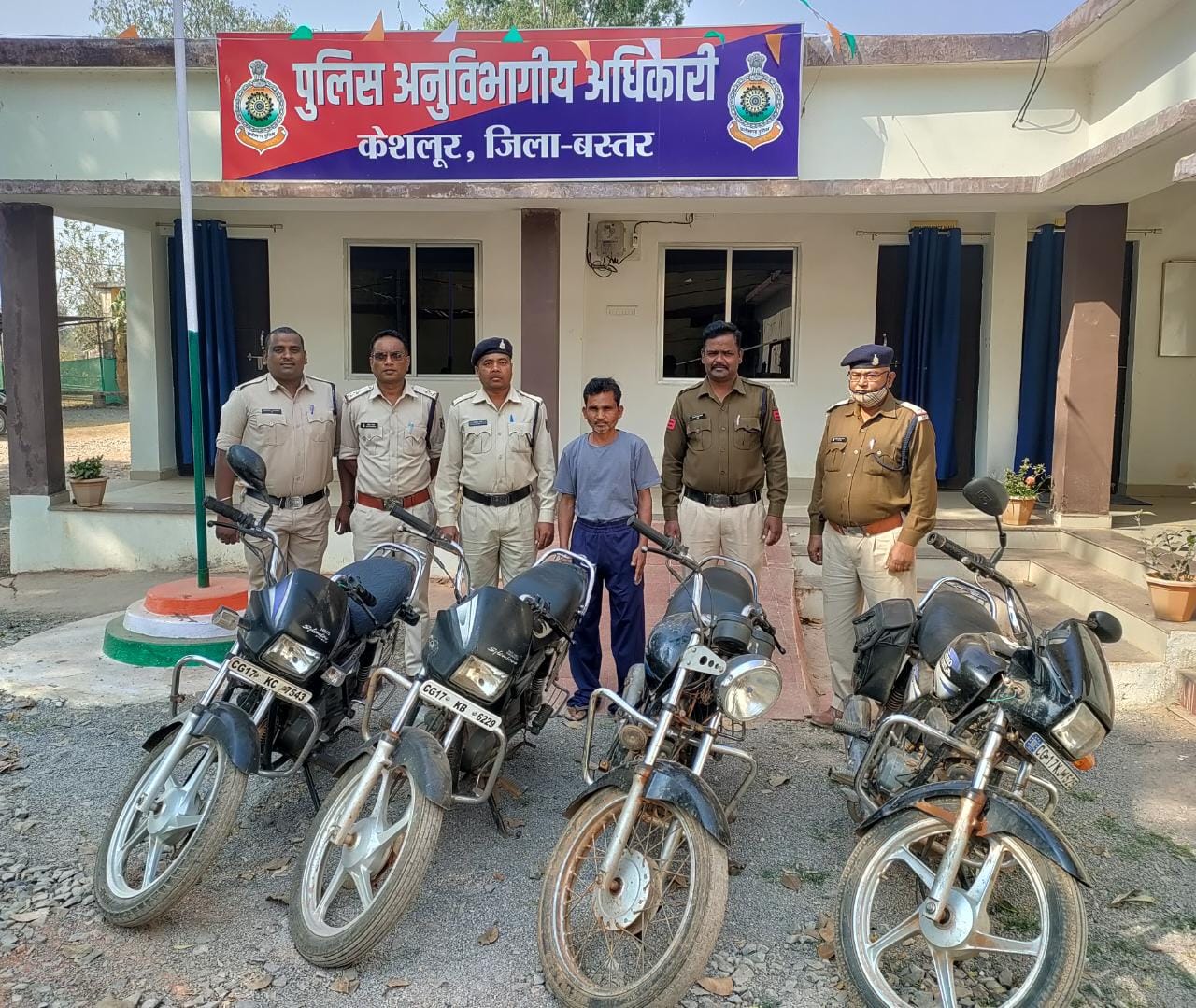 परपा पुलिस की बड़ी कार्रवाई, चोरी के 04 मोटरसाइकिल समेत शातिर चोर गिरफ्तार