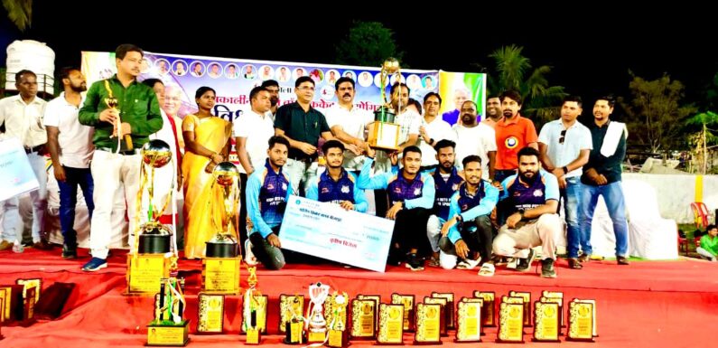 विधायक कप रात्रिकालीन टेनिस बॉल क्रिकेट प्रतियोगिता का हुआ भव्य समापन, विजेता टीमों को विधायक विक्रम मंडावी ने किया पुरस्कृत