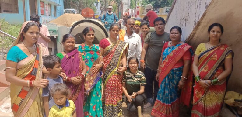 लंबे प्रयास के बाद आखिर भैरमदेव वार्ड में सीसी सड़क निर्माण कार्य का हुआ शुभारंभ