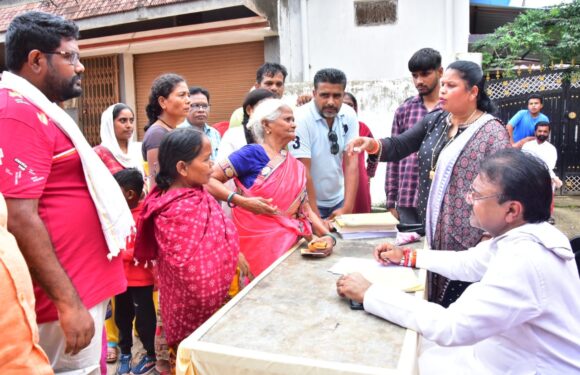 विधायक रेखचंद जैन ने हितग्राहियों के फॉर्म भरे, नगर निगम के गंगानगर व राजीव गांधी वार्ड में भरे गए हितग्राही फॉर्म