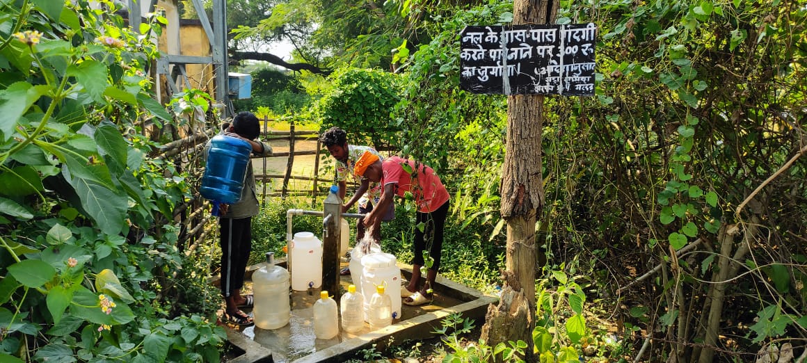 जीवन को जल की तलाश : एक ऐसा गांव जहां आजादी के बाद से आज तक पानी की समस्या का निदान नहीं, जिम्मेदारों की अनदेखी और विकास के खोखले दावों के बीच पानी की किल्लत व मूलभूत सुविधाओं के अभाव में जूझ रहे ग्रामीण