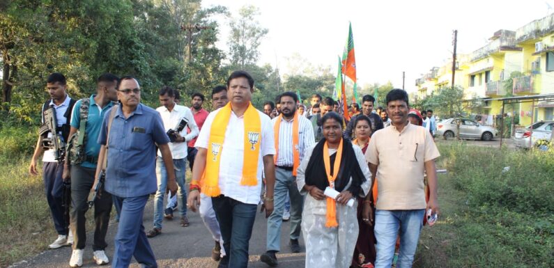 बीजापुर विधानसभा के भाजपा प्रत्याशी ‘महेश गागड़ा’ ने जनसंपर्क में झोंकी ताकत, जनता से जुड़ने लगातार कर रहे डोर-टू-डोर प्रचार