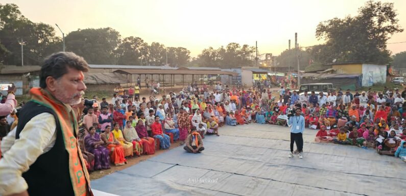 नगरनार क्षेत्र के 14 गाँव में पहुंचे किरण देव, ग्रामीणों से किया सीधा संवाद, वहीं 50 ग्रामीणों ने किया भाजपा में प्रवेश