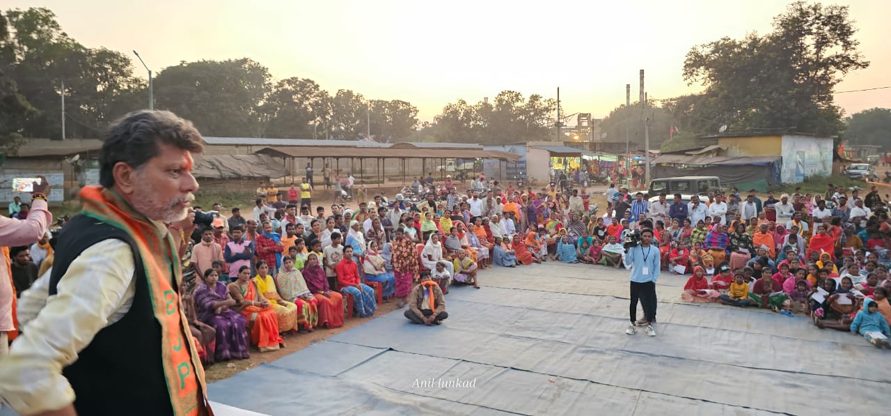 नगरनार क्षेत्र के 14 गाँव में पहुंचे किरण देव, ग्रामीणों से किया सीधा संवाद, वहीं 50 ग्रामीणों ने किया भाजपा में प्रवेश