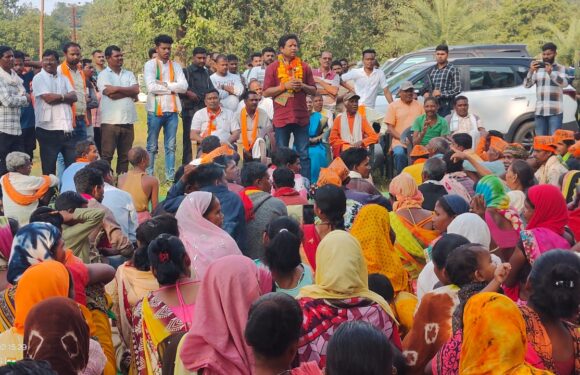 बीजापुर भाजपा प्रत्याशी ‘महेश गागड़ा’ ने भैरमगढ़ और बारसूर क्षेत्र में जन आशीर्वाद यात्रा निकालकर मांगा समर्थन, बारसूर क्षेत्र के 50 से अधिक युवा और ग्रामीणों ने जताई भाजपा से आस्था
