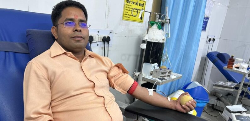 रक्तदान है सबसे ऊंचा, इसके जैसा दान ना दूजा : संयुक्त कलेक्टर ‘नंद कुमार चौबे’ ने 32वीं बार किया रक्तदान