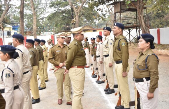 पुलिस कप्तान ‘शलभ सिन्हा’ ने किया जनरल परेड व पुलिस लाइन का निरीक्षण