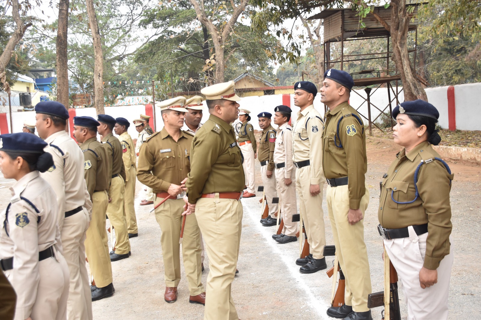 पुलिस कप्तान ‘शलभ सिन्हा’ ने किया जनरल परेड व पुलिस लाइन का निरीक्षण