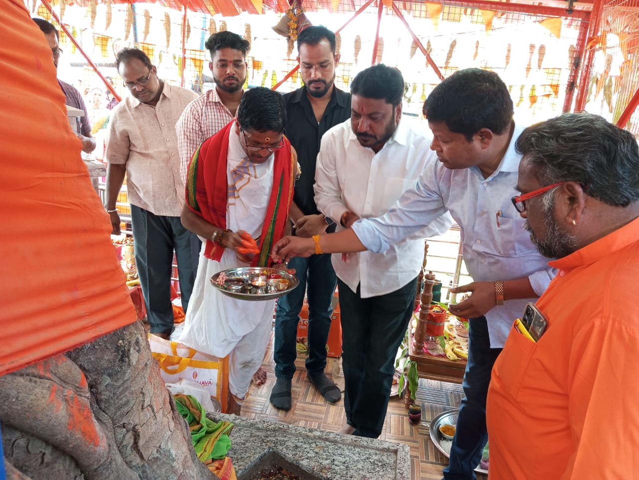 ‘संकटमोचन भगवान हनुमान मंदिर’ में प्राण प्रतिष्ठा पूजा-विधान में शामिल हुए भाजपा नेता महेश गागड़ा