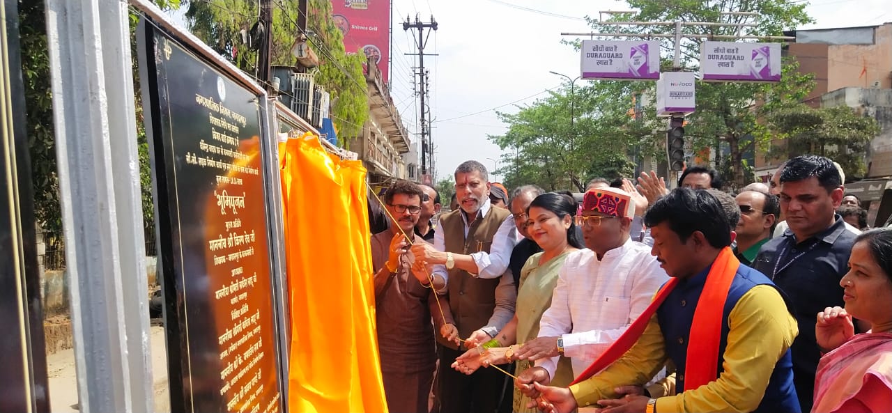 करोड़ों के विकास कार्यों का विधायक किरण देव ने किया भूमिपूजन, कहा – शहर विकास के लिए राशि की नहीं होगी कमी