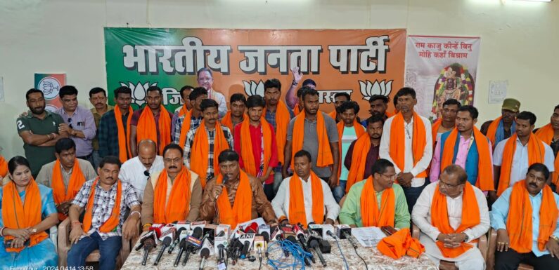 बस्तर लोकसभा से कांग्रेस को एक और झटका : ग्रामीण जिलाध्यक्ष बलराम मौर्य 100 से अधिक समर्थकों के साथ हुए भाजपा में शामिल, मंत्री केदार कश्यप ने पार्टी का गमछा पहनाकर किया स्वागत