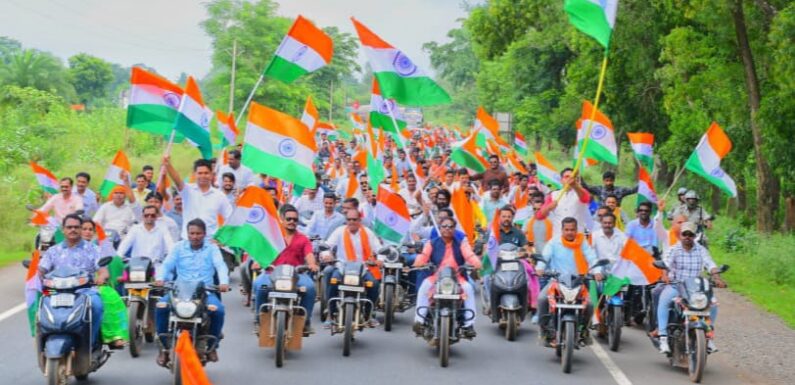 तिरंगा यात्रा में शामिल हुए मंत्री केदार कश्यप, कहा – राष्ट्र के नव निर्माण का संकल्प है तिरंगा यात्रा