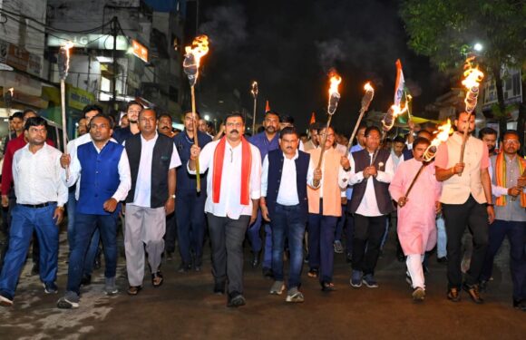 ‘विभाजन विभीषिका स्मृति दिवस’ पर मशाल जुलूस में शामिल हुए डिप्टी सीएम विजय शर्मा