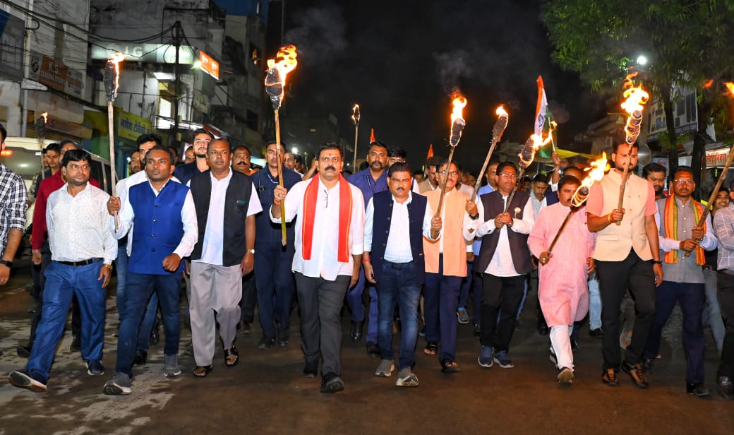 ‘विभाजन विभीषिका स्मृति दिवस’ पर मशाल जुलूस में शामिल हुए डिप्टी सीएम विजय शर्मा