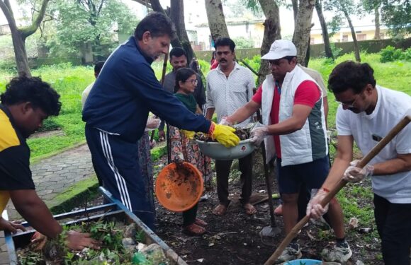 नगर निगम के स्वच्छता अभियान में शामिल हुए भाजपा प्रदेशाध्यक्ष किरण देव, लक्ष्मी नारायण मंदिर परिसर में की गयी साफ-सफाई