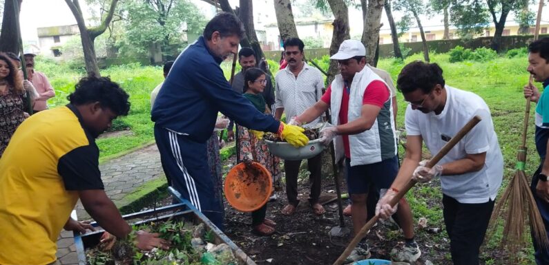 नगर निगम के स्वच्छता अभियान में शामिल हुए भाजपा प्रदेशाध्यक्ष किरण देव, लक्ष्मी नारायण मंदिर परिसर में की गयी साफ-सफाई