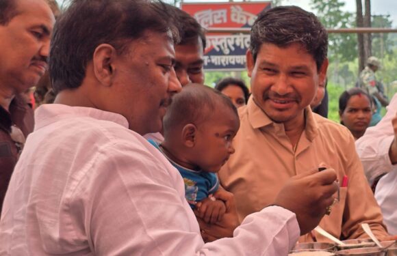 पहुंचविहीन क्षेत्र कस्तुरमेटा पहुंचे मंत्री केदार कश्यप, कहा – लोगों की बेहतर यातायात सुविधा के लिए नारायणपुर से कस्तुरमेटा तक चलाई जाएगी बस