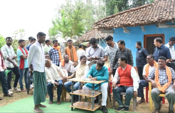 सघन सदस्यता अभियान में जुटे वनमंत्री केदार कश्यप : बड़े आमाबाल, देवड़ा और मर्दापाल में चलाया गया सदस्यता अभियान, वनमंत्री केदार कश्यप ने क्षेत्रवासियों को ग्रहण करवाई भाजपा की सदस्यता