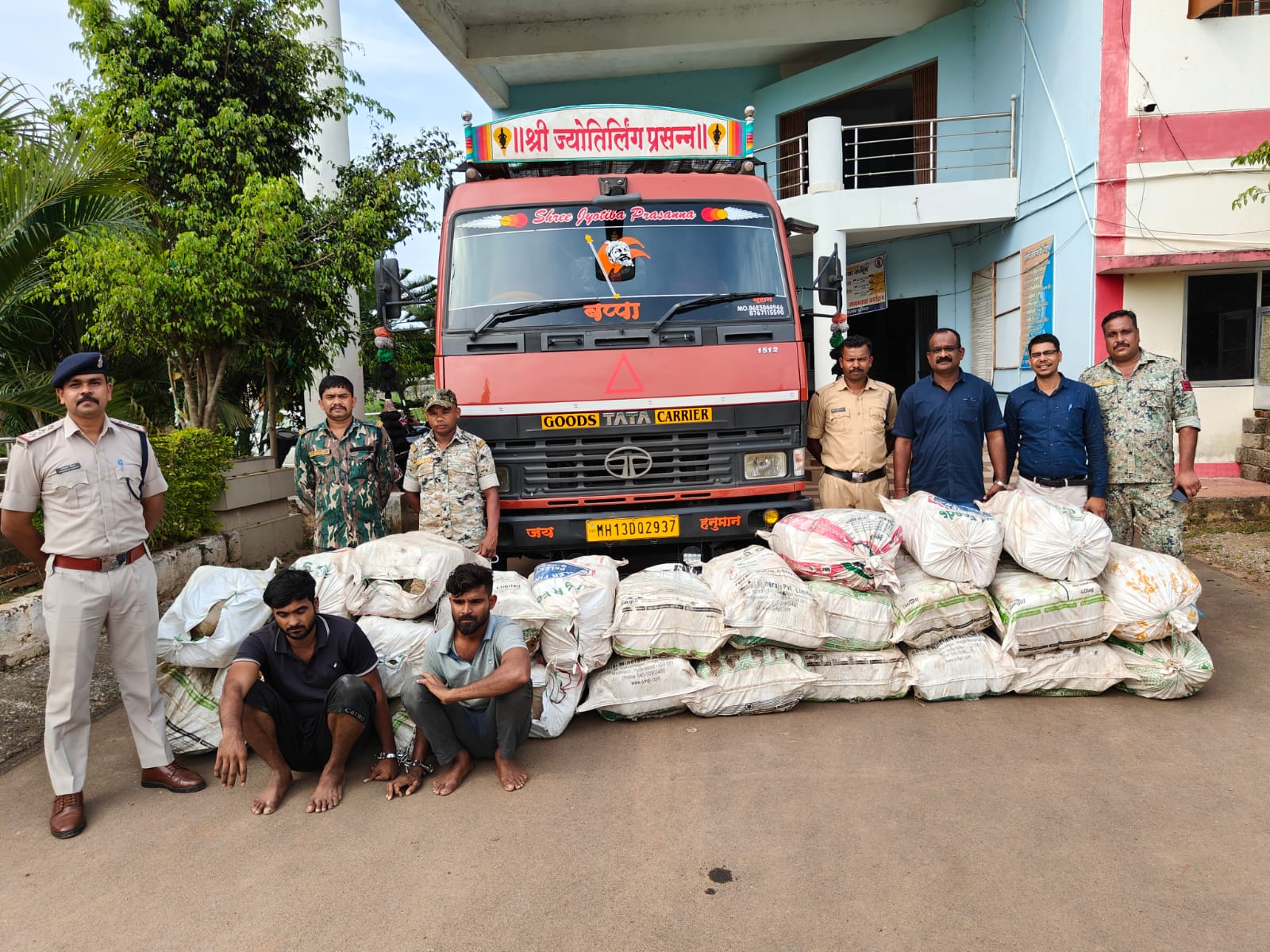 बस्तर पुलिस की बड़ी कार्रवाई, 804 किलोग्राम गांजा समेत दो अंतर्राज्यीय तस्कर गिरफ्तार